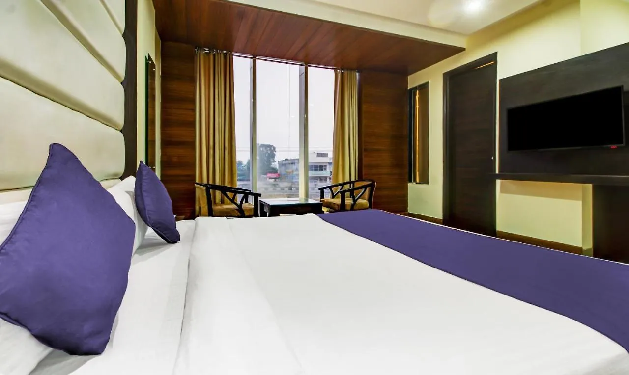 Hotel The Diamond Zirakpur 2*,